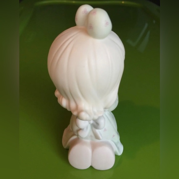 Vintage Precious Moments Figurine “ It is No Secret What God Can Do” - Picture 4 of 7